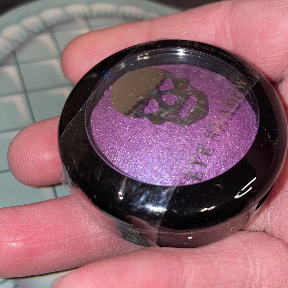 Hot topic brand blackheart purple shimmery eyeshadow - Picture 4 of 4